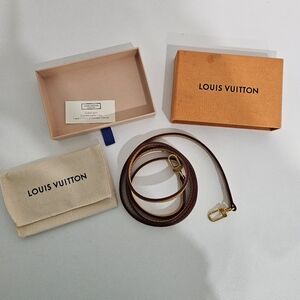 Louis Vuitton Women's CrossbodyStrap With Dust Bag And Box Preowned